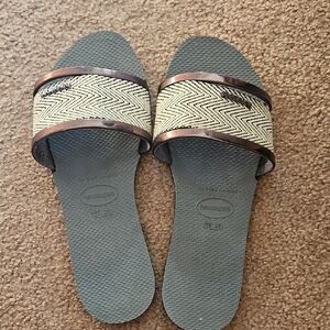 Havaianas Gray and Beige Slide Sandals